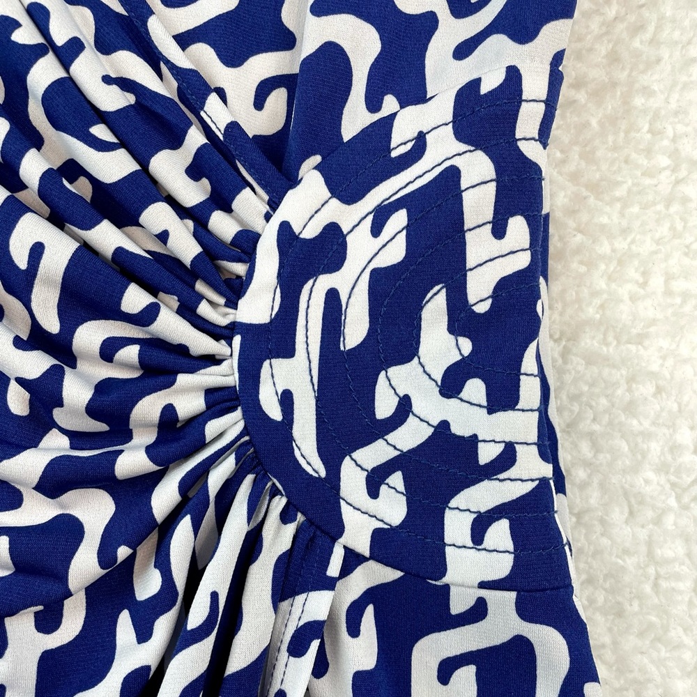 LAUNDRY • Blue and White Geometric Wrap V-Neck Mini Dress, 4P - Picture 11 of 14